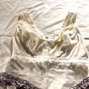 Breezies Soft Support Wirefree Bra, set of 2 SOLD